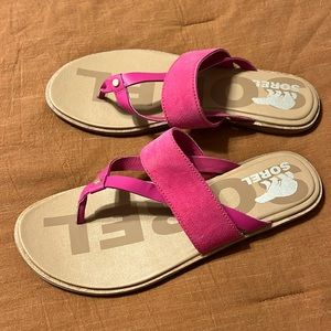 NWOT- never worn women’s Sorel Ella II flip sandals - USA 9 - fuchsia fizz color